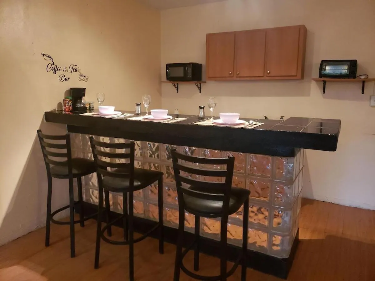 West Side Studio Apartments 아나스코