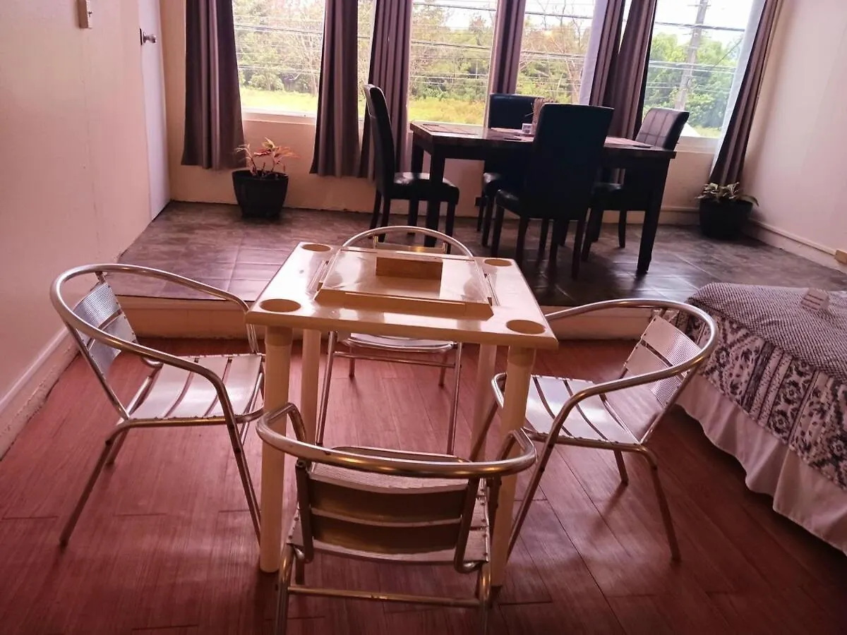 West Side Studio Apartments 아나스코